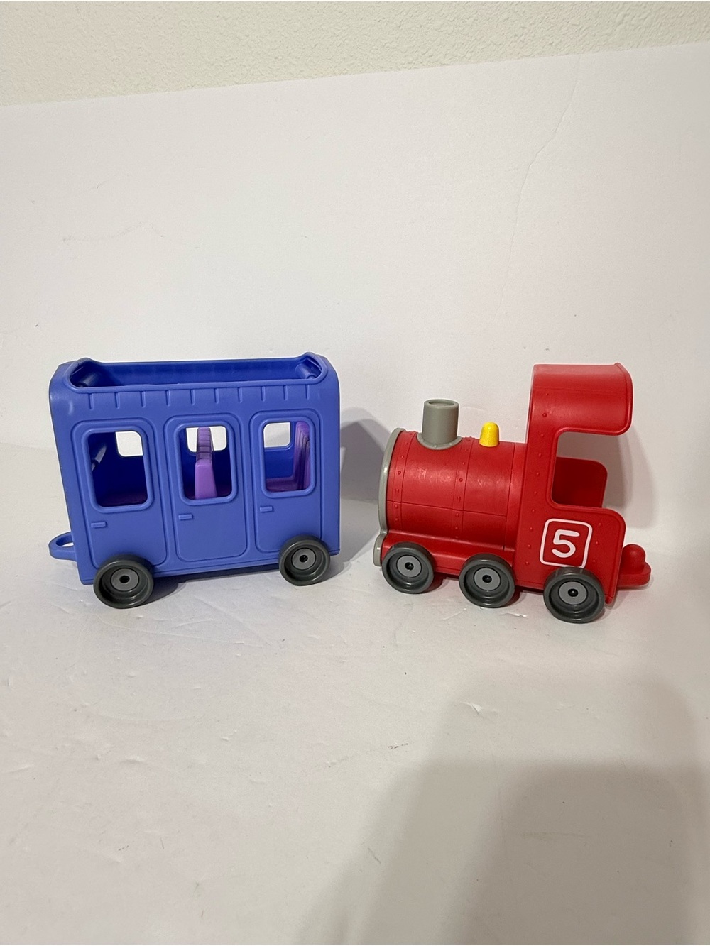 RARE Peppa Pig Miss Rabbit’s Train Red and Blue with Peppa and Rebecca Rabbit - Picture 6 of 9